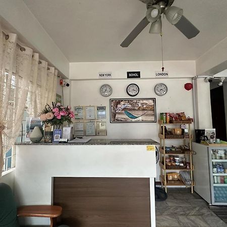 Brielles Travellers Inn Тагбиларан Экстерьер фото