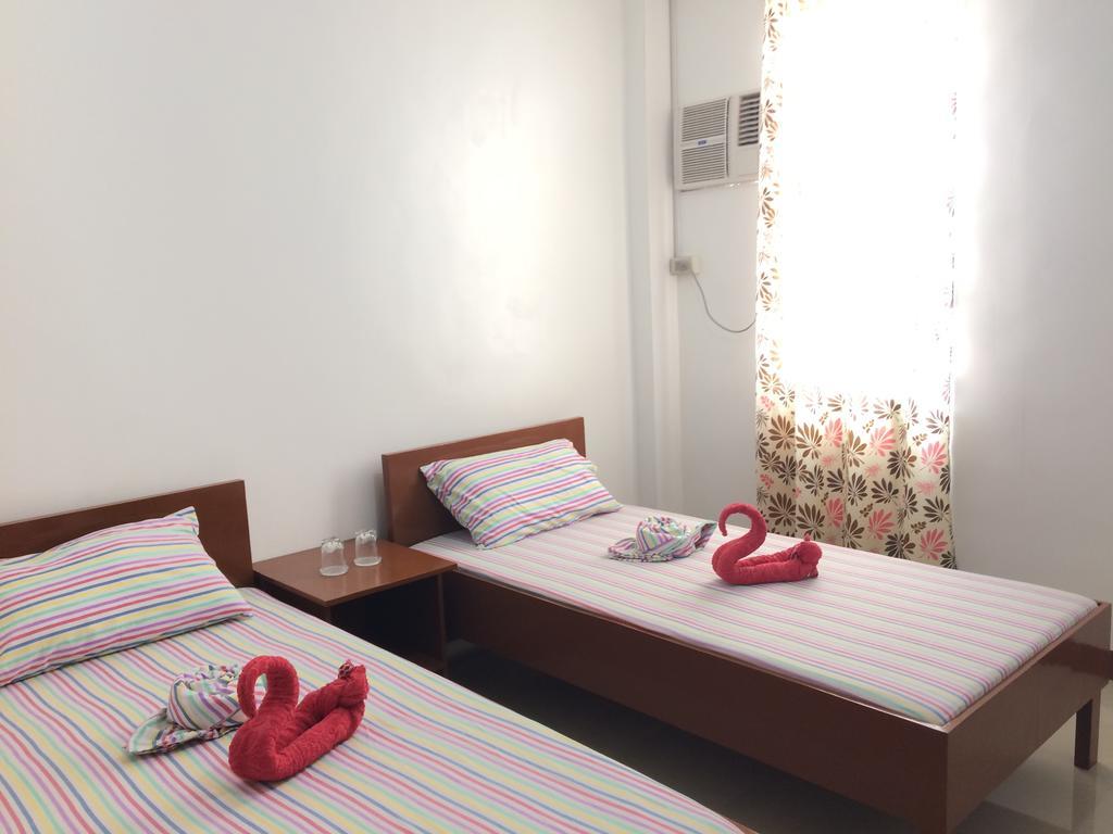 Brielles Travellers Inn Тагбиларан Экстерьер фото