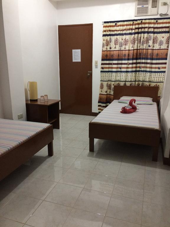 Brielles Travellers Inn Тагбиларан Экстерьер фото