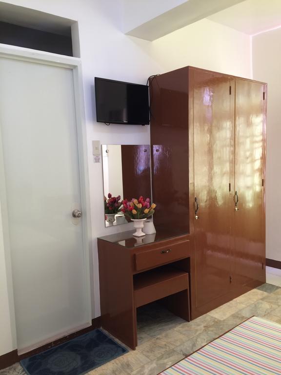 Brielles Travellers Inn Тагбиларан Экстерьер фото