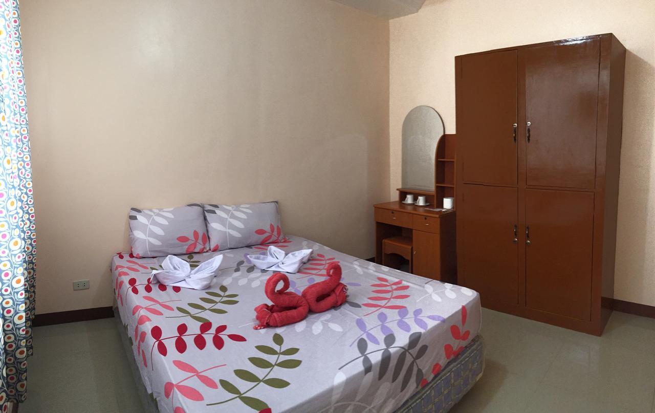 Brielles Travellers Inn Тагбиларан Экстерьер фото