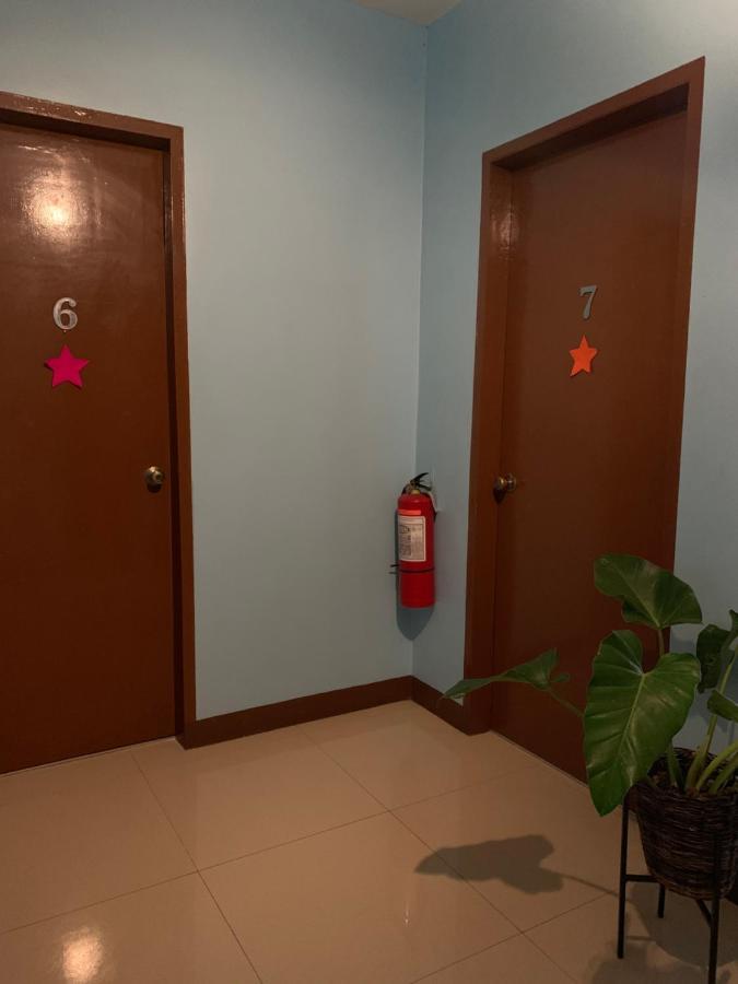 Brielles Travellers Inn Тагбиларан Экстерьер фото