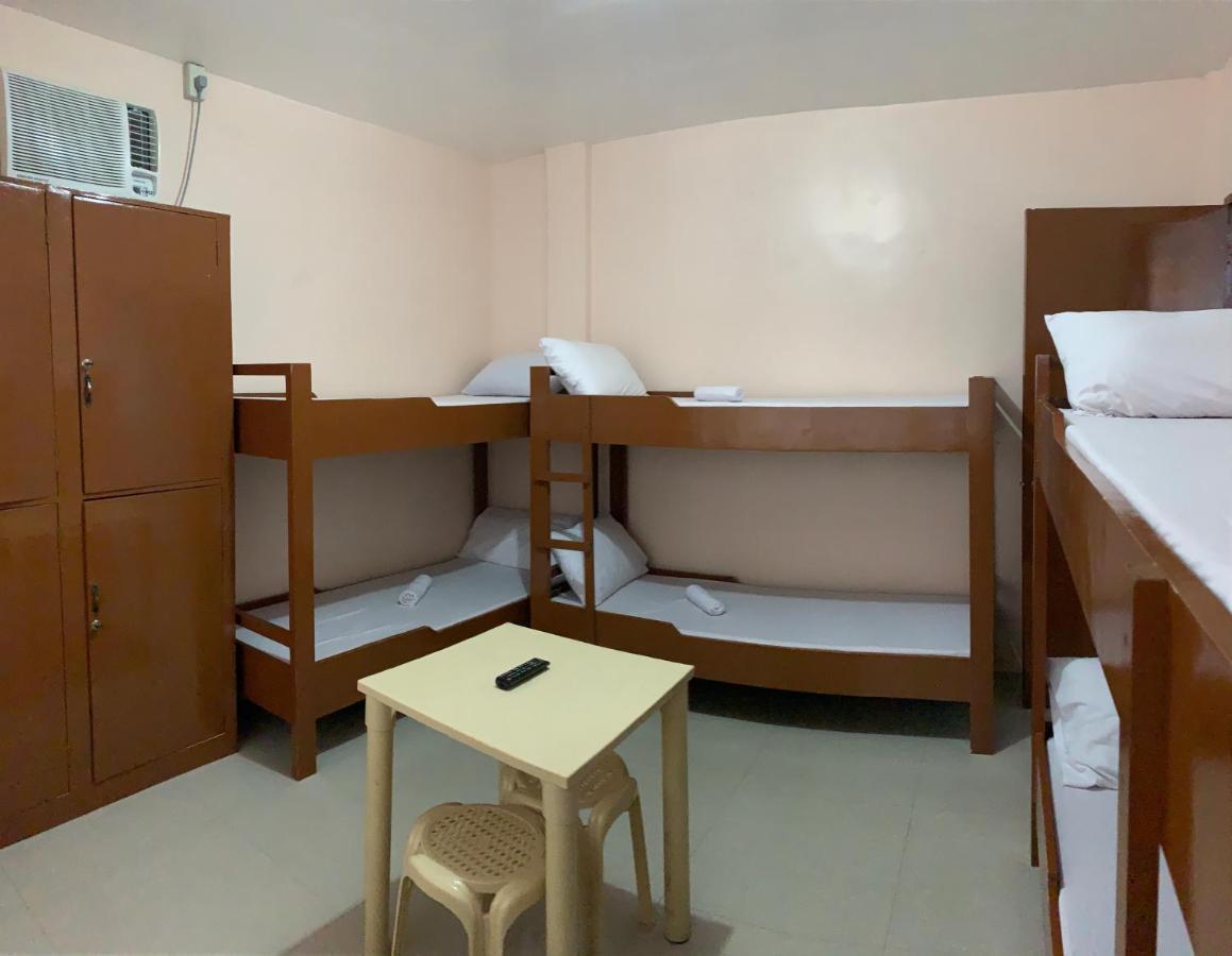 Brielles Travellers Inn Тагбиларан Экстерьер фото