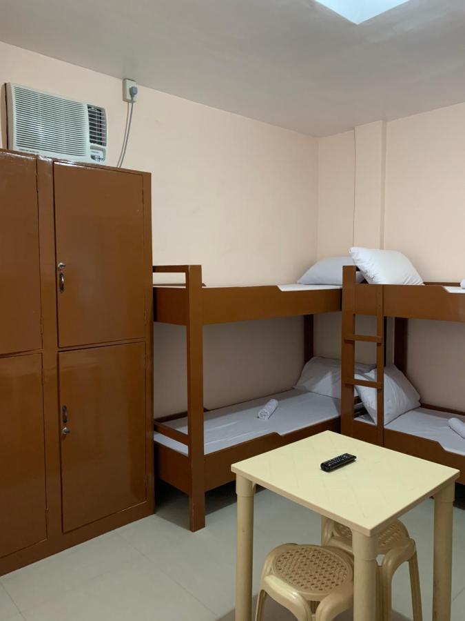 Brielles Travellers Inn Тагбиларан Экстерьер фото