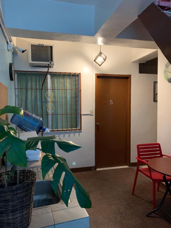 Brielles Travellers Inn Тагбиларан Экстерьер фото